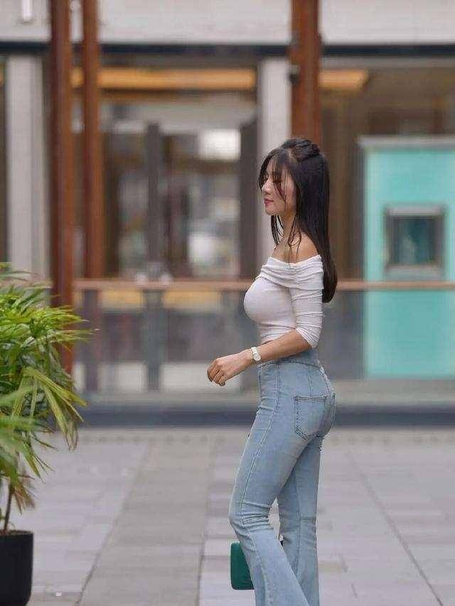 瑜伽褲是懶人出門快速穿搭服飾,休閑靚麗合時(shí)宜,顏值過(guò)人